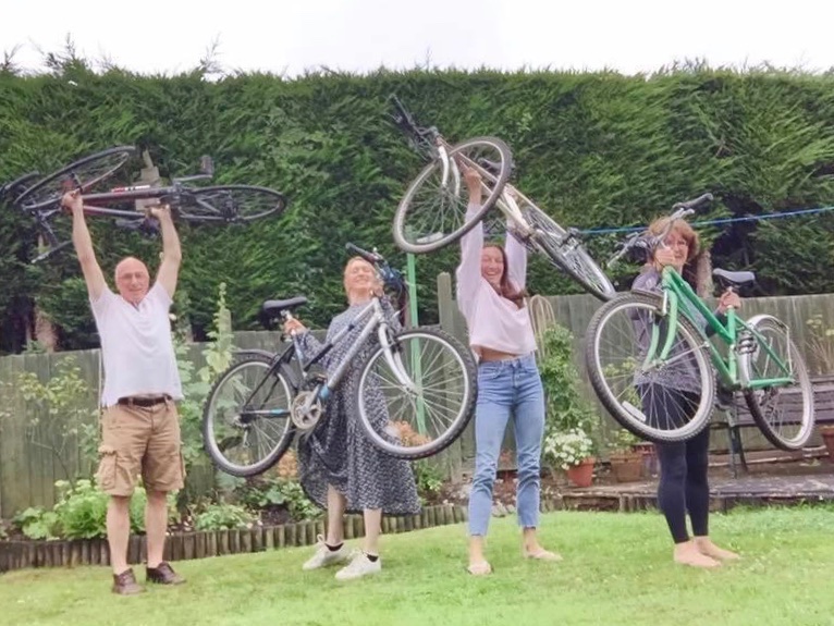 SamSaysCycle's tweet photo. Biggest lift for Sam. Cheers guys https://t.co/P18CO38naY