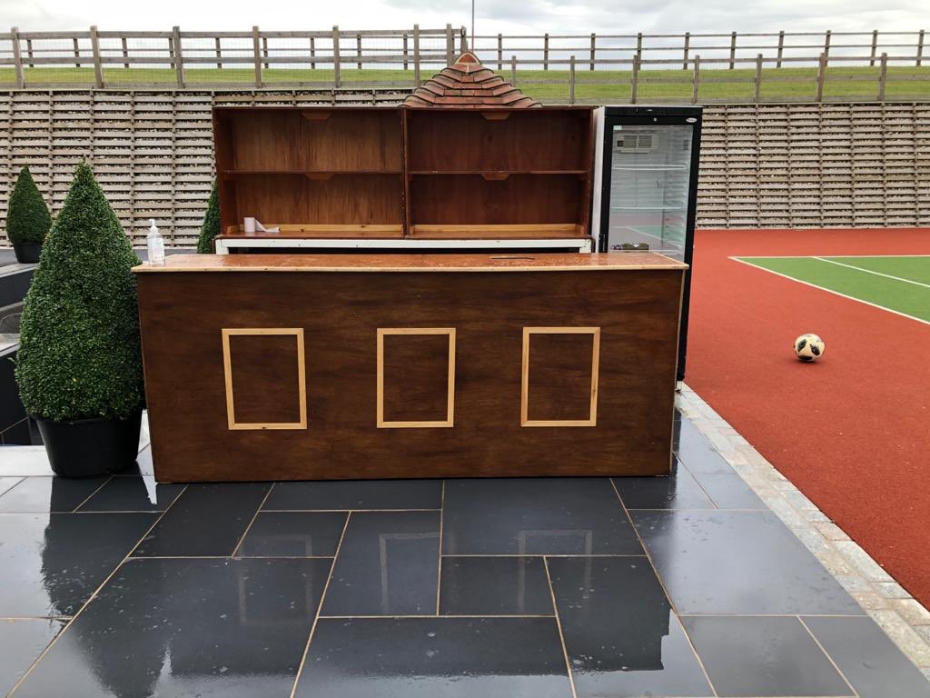 Our 8ft Front &amp; Back bar, together with our glass fronted fridge, allow optimal storage to keep food &amp; drink chilled ❄️ before serving. Perfect for outdoor use👌