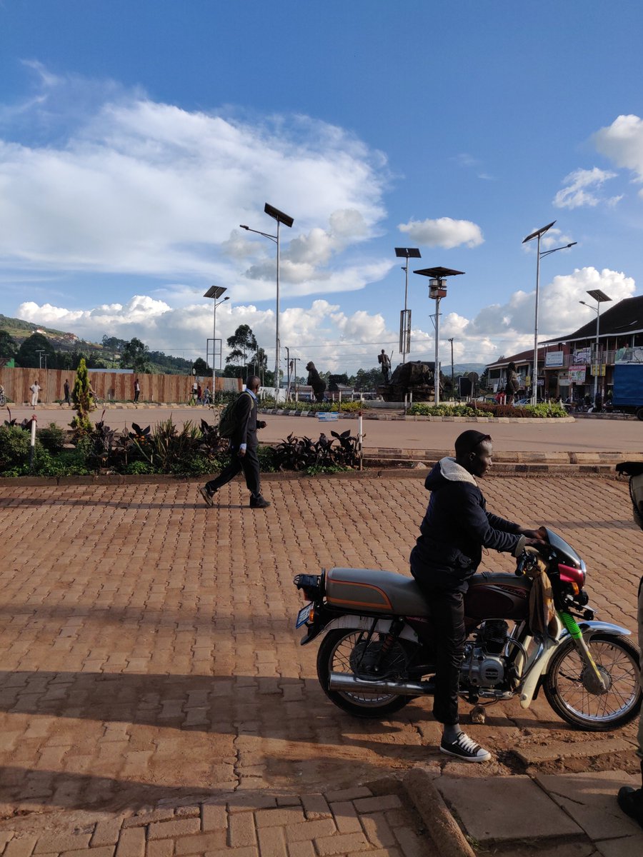 So my goal was to find a camping site along lake Bunyonyi. I faced a challenge of changing Kenyan shilling as this was that period when the old 1,000 note was banned. Found myself a boda guy and the journey began