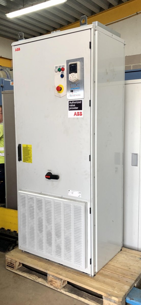 EDCNE's tweet photo. When two aged drives failed for a #water company in Cumbria late on a Friday afternoon, #EDCNE and @GoCentralGroup teamed up to provide two #hiredrives to keep the site up and running.
Teamwork makes the dream work!
#ABB #valueprovider #AnyDrive365 #inverters #utilities https://t.co/AbTLV6qtNS