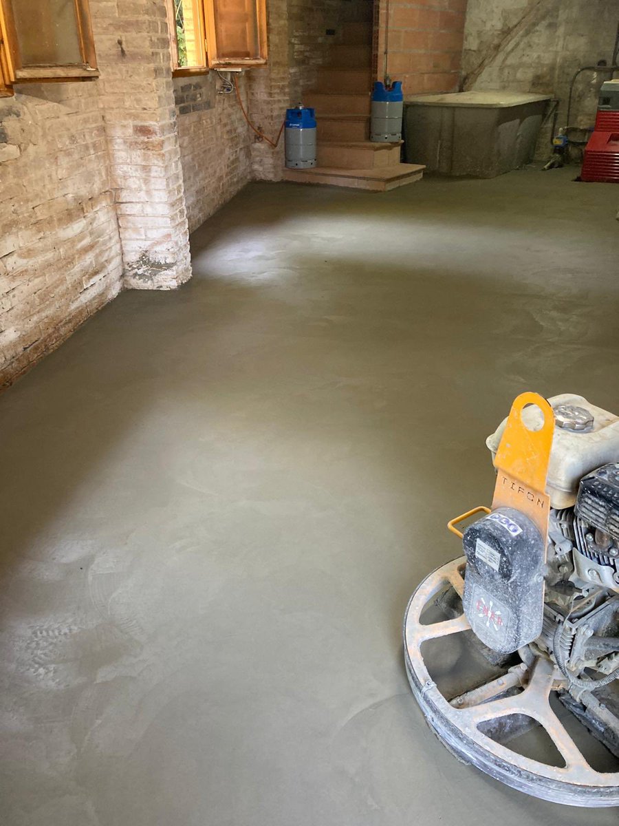 ConsSolco's tweet photo. 🔲 Avui us volem mostrar imatges el procés de pavimentació: formigó amb fibres.
#construcció #solsona #lleida #barcelona #cardona #manresa #projectes #somprofesionals #obres #obresdequalitat #tottipusdetreballsenobra #paviments #treballsdemanteniment #manteniment #reformes https://t.co/ZHEHxIfVpA