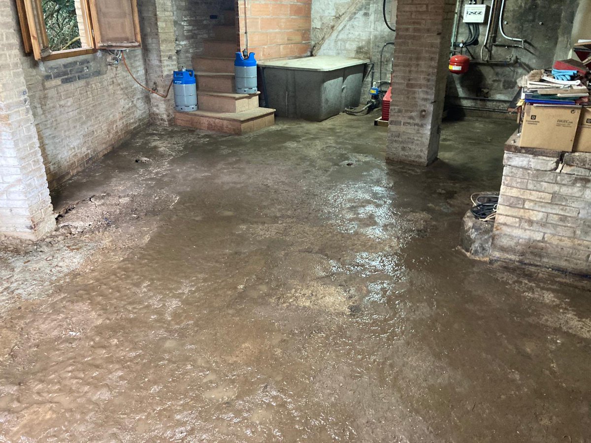 ConsSolco's tweet photo. 🔲 Avui us volem mostrar imatges el procés de pavimentació: formigó amb fibres.
#construcció #solsona #lleida #barcelona #cardona #manresa #projectes #somprofesionals #obres #obresdequalitat #tottipusdetreballsenobra #paviments #treballsdemanteniment #manteniment #reformes https://t.co/ZHEHxIfVpA