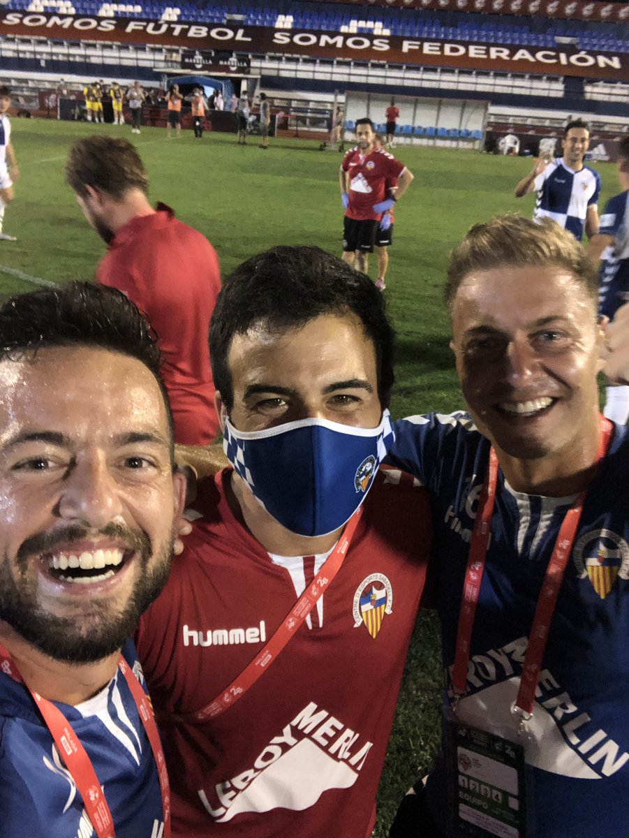 Creo que se merece una mención especial en este ascenso, nuestro compañero de fatiga, quien ha tenido que aguantarnos todo este año recuperándonos, y por el que hemos conseguido llegar a final de temporada para ayudar al equipo en este playoff. Gracias infinitas <a href="/GuilleCasamayor/">guille casamayor</a>