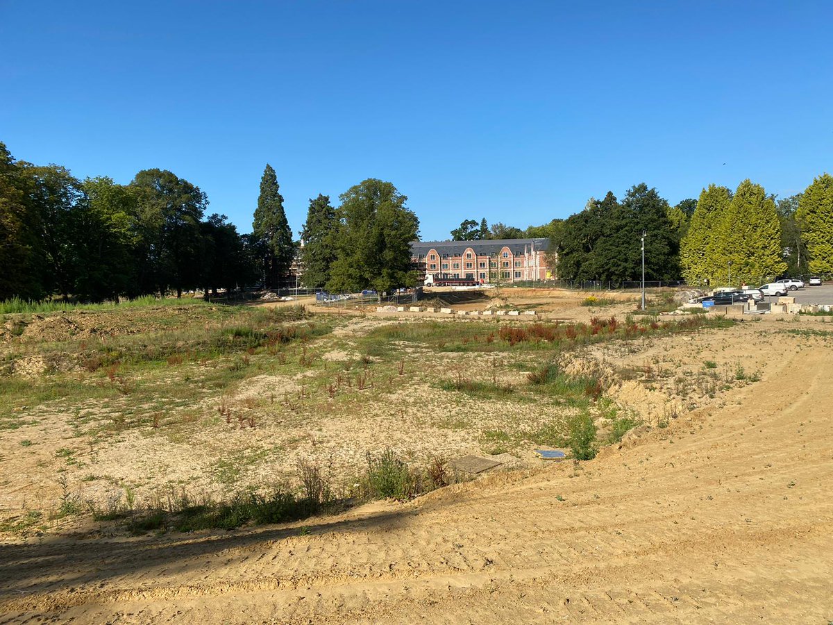 conorWalsh11's tweet photo. We are pleased to be working hard around the new Fairmont Windsor Park Hotel in Surrey this week. Doing a lake and mass landscaping, check it out! 👌🙌

#golf #golfcourse #lovegolf #golfproject #golflife #golfer https://t.co/YX6ggry1na