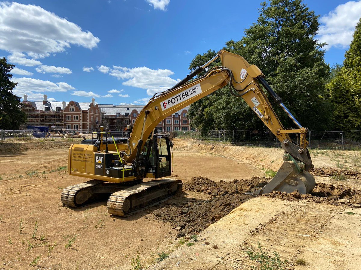 conorWalsh11's tweet photo. We are pleased to be working hard around the new Fairmont Windsor Park Hotel in Surrey this week. Doing a lake and mass landscaping, check it out! 👌🙌

#golf #golfcourse #lovegolf #golfproject #golflife #golfer https://t.co/YX6ggry1na