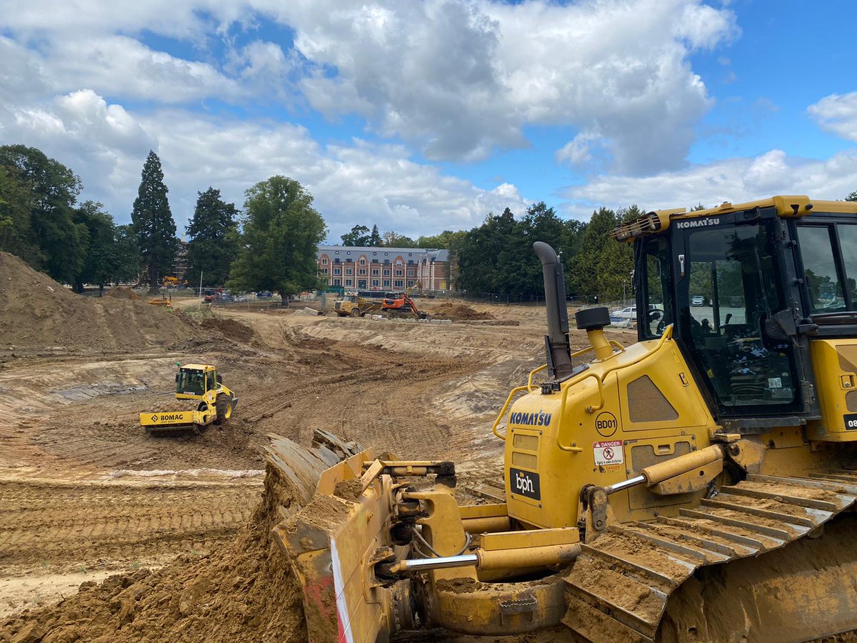 conorWalsh11's tweet photo. We are pleased to be working hard around the new Fairmont Windsor Park Hotel in Surrey this week. Doing a lake and mass landscaping, check it out! 👌🙌

#golf #golfcourse #lovegolf #golfproject #golflife #golfer https://t.co/YX6ggry1na