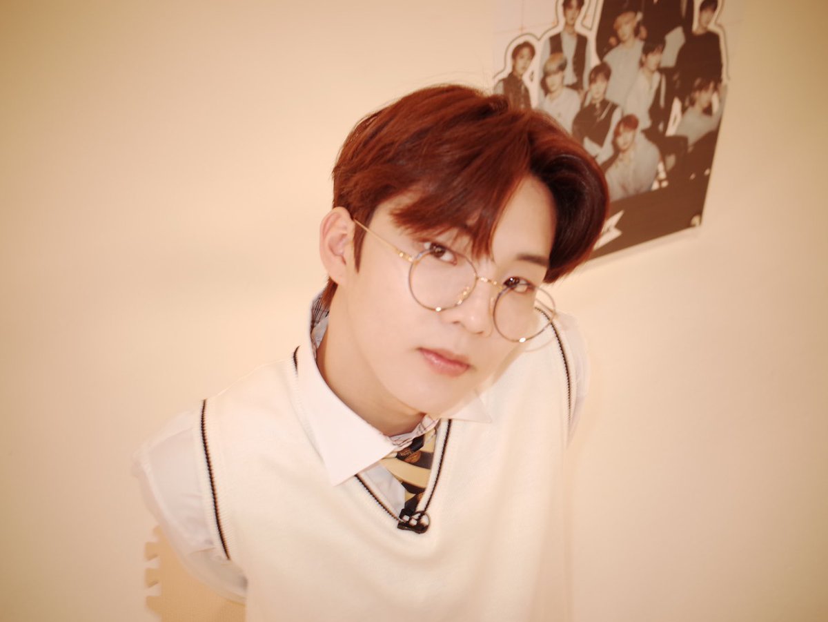WE_THE_BOYZ's tweet photo. [큐] 교복 좋아🤓 https://t.co/8Vmgbh3Qui