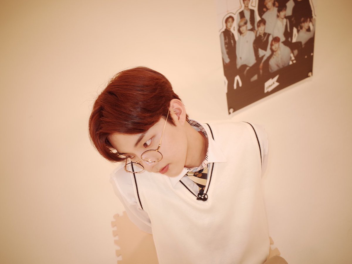 WE_THE_BOYZ's tweet photo. [큐] 교복 좋아🤓 https://t.co/8Vmgbh3Qui