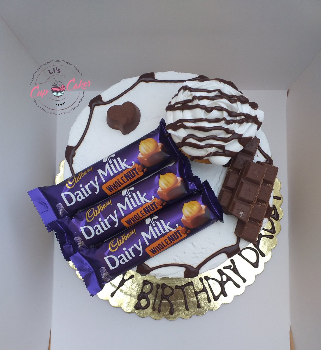 Lis_cupcakes_'s tweet photo. We enjoyed remaking this Dairy Milk x Kingsbite chocolatey cake! π«π«π.
Details: 8inch double layer cake
Please retweet, thanksβ€β€
β’
#Chocolate #cadburydairymilk #kingsbite #cake #BirthdayCake #accra #tema #ghana #LisCupcakes https://t.co/wfmoycPL06