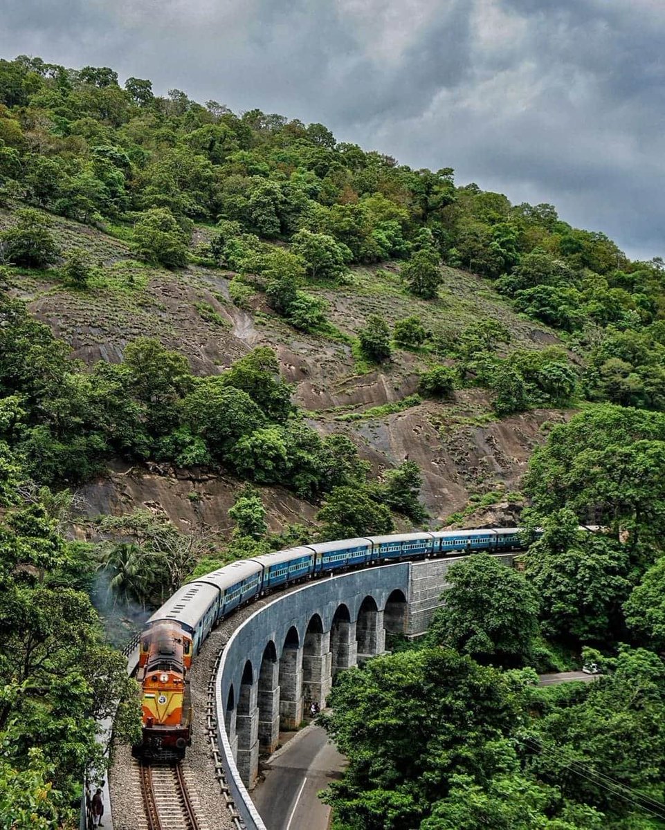 pandiarasa's tweet photo. Sengottai to Punalur railway line.... Thenmalai.... the legendary 13 arch bridge..... Beautiful view....
@GMSRailway @tourismgoi @NatureOfNellai #thenmalai #punalaur #kollam #sengottai #tenkasi #southernrailway #indianraiways #beautifultrainroute #IncredibleIndia https://t.co/TqWCBqFpvZ