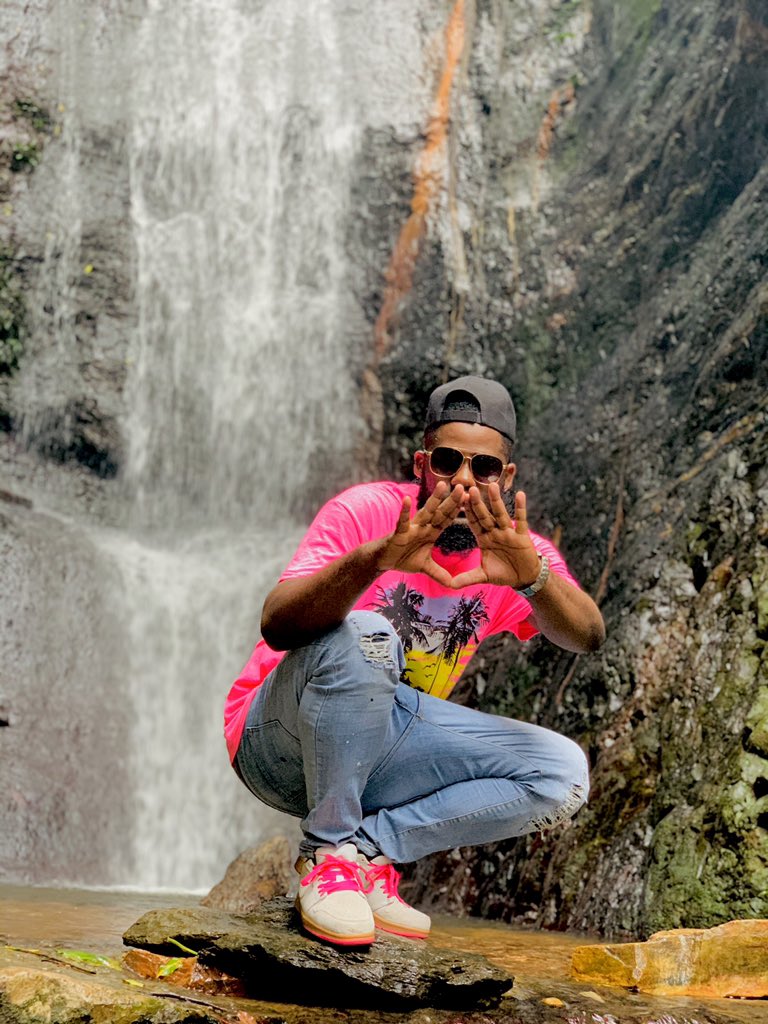 Micflammez's tweet photo. Ton leader n’est pas ton ennemi , il est juste plus fort que toi. 
Ne cherche donc pas à le dépasser mais à te surpasser. 

#MicEmpire
#PaMoBar
#Akuestar https://t.co/hmKUh0ZdBh