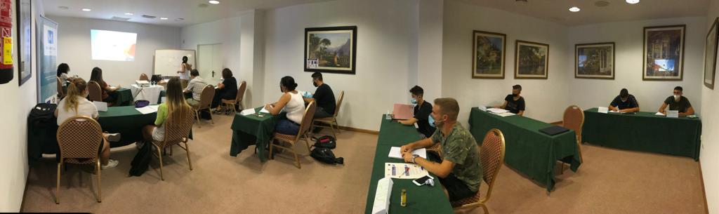 ImpulsaMijas's tweet photo. "Mijas Impulsa" reanuda los cursos con las clases presenciales del módulo de inglés para el curso de Atención en restauración. La formación teórico-práctica se llevará a cabo en las instalaciones del Hotel TRH de Mijas. #formacion #cursos #ayuntamientodemijas https://t.co/Hg0zK7VzHi