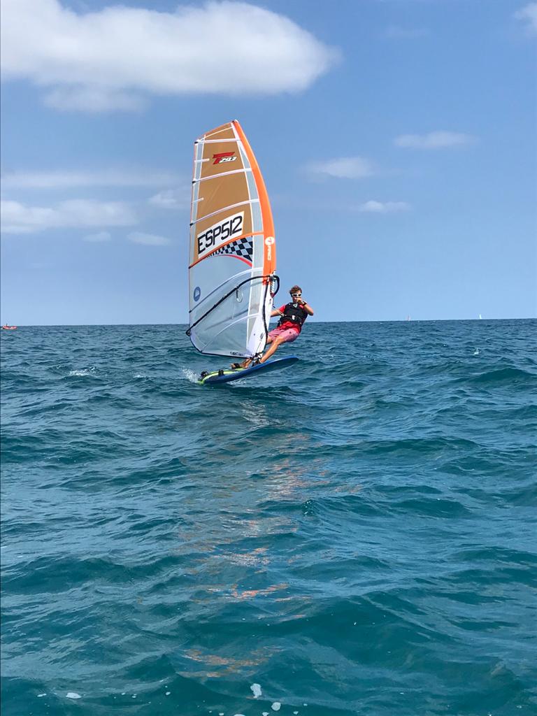 cnelbalis's tweet photo. Arranquem la setmana a vol d’ocell per veure els últims entrenaments de la pre-temporada de flotes!⛵️⚓️
Sens dubte, la millor manera de començar l’últim dilluns del mes de juliol!🙌✨
#SantAndreudeLlavaneres #BeBalís #Estiu #PortBalís #LaMardeBé #VitaminaBlava #sentirelmar https://t.co/DjdcruuIfC