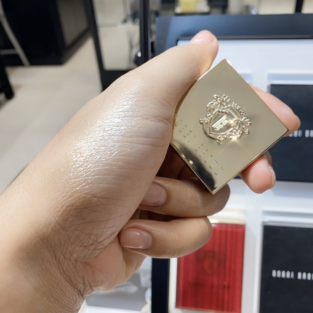 Khunsomsree's tweet photo. ช่วงนี้ใครเกลี่ย Eya shadow ไม่เนียน ลองใช้ #LuxeEyeShadow #RichSparkle สี #Moonstone ของ @BobbiBrown_TH นะ เกลี่ยง่าย ใช้แล้วปัง ผู้ชายต้องหันมามอง #เชื่อเจ๊เจ๊เรียนมา #ของดีบอกต่อ #รีวิวเครื่องสําอาง https://t.co/yx9MuhVSlo