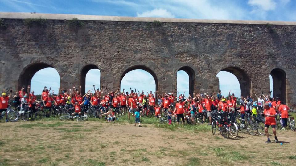 Al via la campagna di #crowdfunding per il #GRAB POP! 🤩 L'obiettivo è completare la segnaletica sui 45km dell'anello ciclopedonale romano, dall'Appia Antica al Colosseo! 🚴💪Aiuta questo progetto nato dal basso a prendere forma. Dona qui 👉bit.ly/3hDiLFz

<a href="/GRAB_Roma/">GRAB</a>