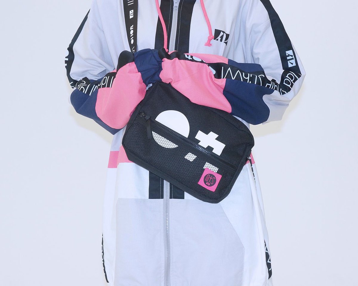 solo pink gloves 1girl simple background bag gloves long sleeves  illustration images