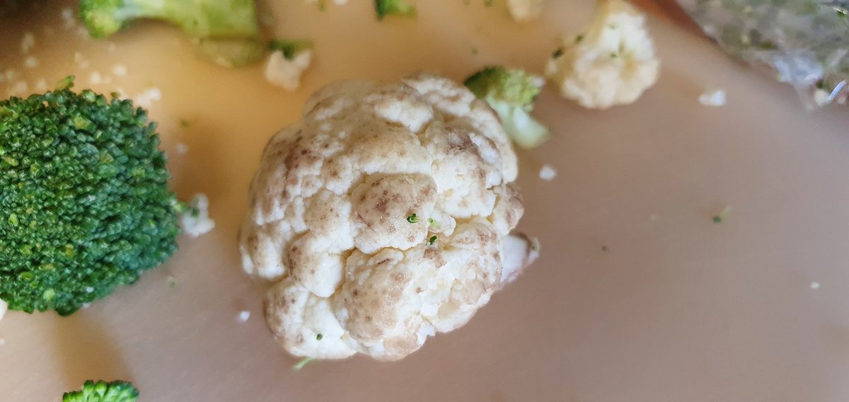 neildigmarketer's tweet photo. @sainsburys thanks for the mouldy vegetables again! This is becoming pretty regular these days when we order click and collect :( https://t.co/3czMYjOO8g