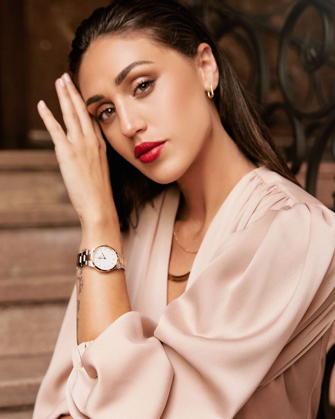 Wellington on "Get that stunning look with the new Iconic Link Lumine. Make it yours today at https://t.co/hGVDBm87si # DanielWellington https://t.co/wHEEf4KBuI" / Twitter