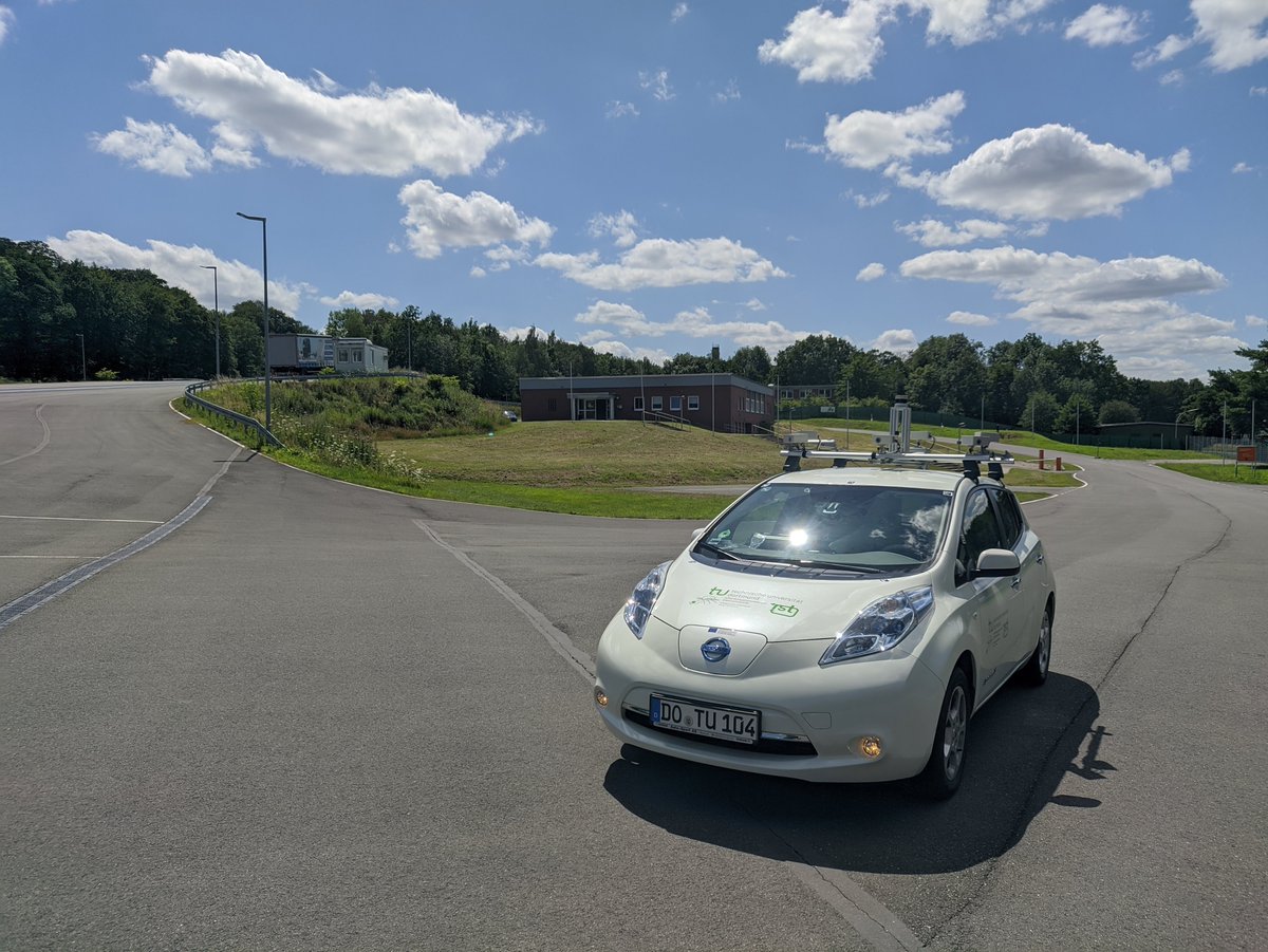 rst_tu's tweet photo. Our Human Subject Study regarding #HumanFactors in #AutomatedDriving started at the #LaSiSe Testtrack in Selm with the first participant and an approved Covid-19 protection concept. 
If you are interested in experiencing #SAELevel3, please contact us. https://t.co/HH95rtrSXz