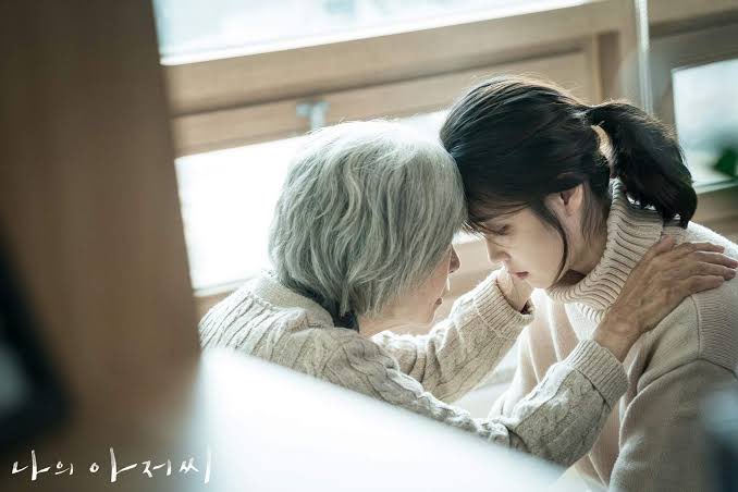 “ #IU really worked hard & did a good job. The young actress has really exceptional concentration. Seeing her write lyrics, she doesn’t seem like a young person. It feels as if there’s a grandma inside of her. I just adore her so much.”- Son Sook