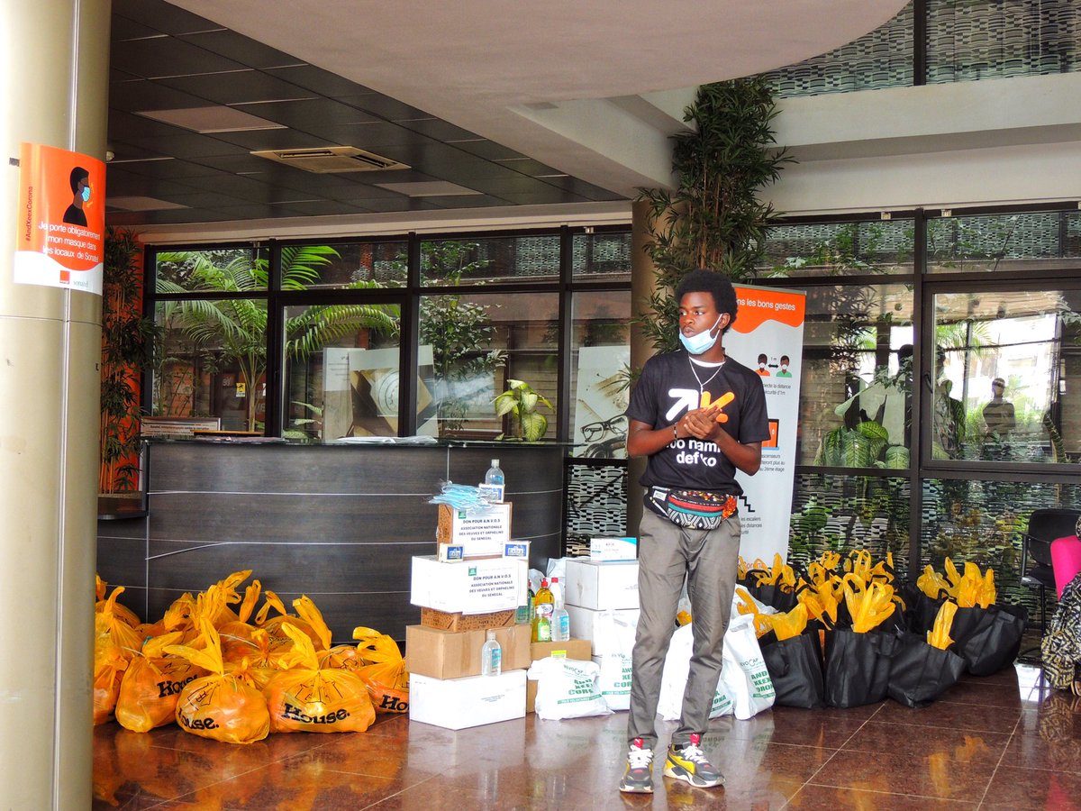 Fallmaryy's tweet photo. En prélude de la fête de Tabaski,le REVOCAP en partenariat avec les Enfants bénéficiaires des COLOVAC/SONATEL ont organisé une donation en Kits alimentaires et sanitaires à l'Association Nationale des Veuves et Orphelins du Sénégal A.N.V.O.S.
#MARYImages #kebetu #REVOCAP https://t.co/aivEcqTlvz