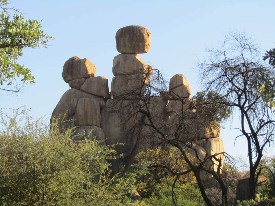 Zimparks's tweet photo. Home of the Balancing Rocks!
#travellocal
#inharmonywithnature
#matobonationalpark https://t.co/lZYrpKiIcB