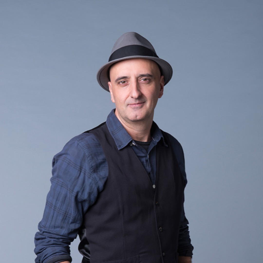 yllanaoficial's tweet photo. 📻 Hoy a las 12:45, David Ottone estará en directo en @ondamadrid hablando sobre nuestro espectáculo @theoperalocos 🎭 Puedes escucharle aquí 👉🏻 https://t.co/RUHodonxtm
#davidottone #ondamadrid #telemadrid #theoperalocos #produccionesyllana #yllana https://t.co/IOXDrHYCr5