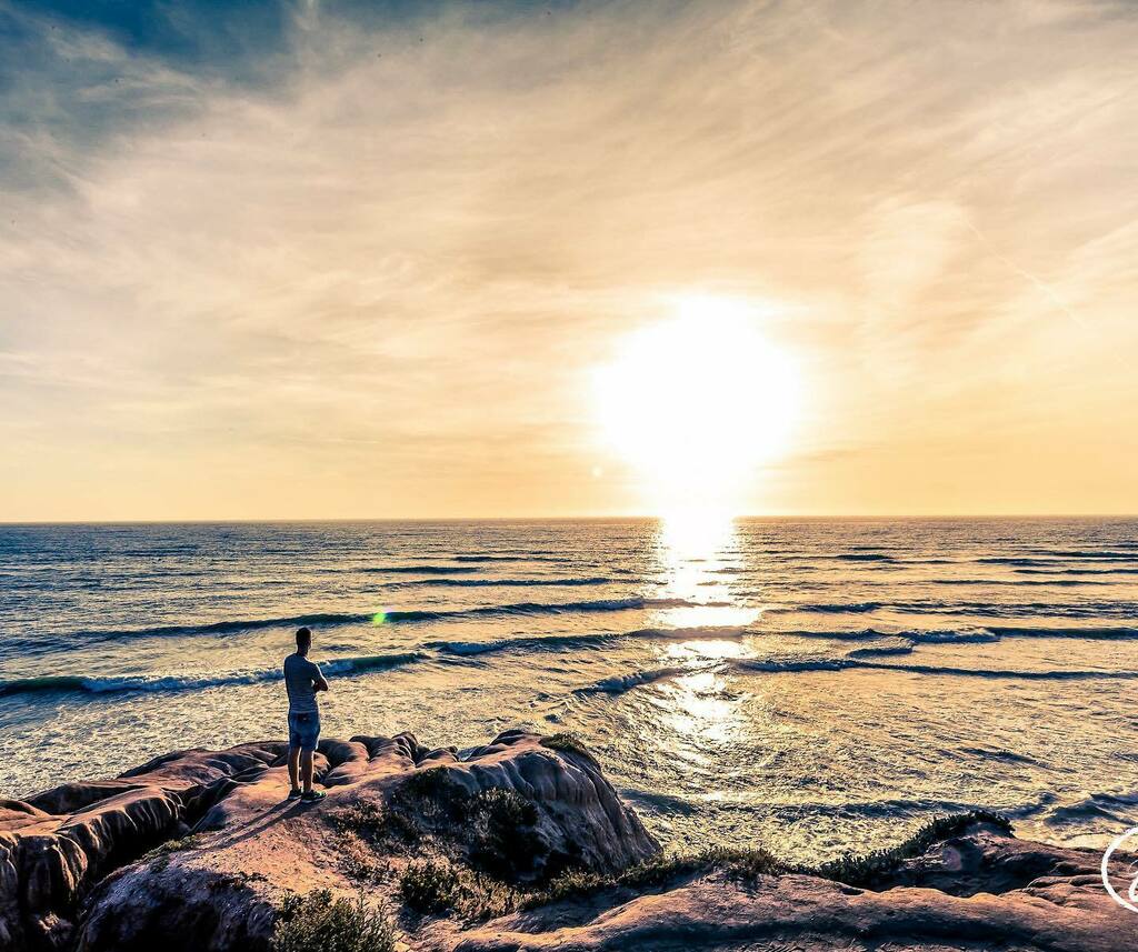 LPhotographia's tweet photo. ~American sunset~
•
•
•
#sandiego #california #californiadreaming #californication #sunset #sunsetphotography #sky_captures #canonphotography #canonphoto #seaside #sealovers #wonderfulldestination #usa🇺🇸 #sunsetusa #pillole_di_passioni #scattoit #ig_naturecolors #calofornial… https://t.co/LVFNvBojHi