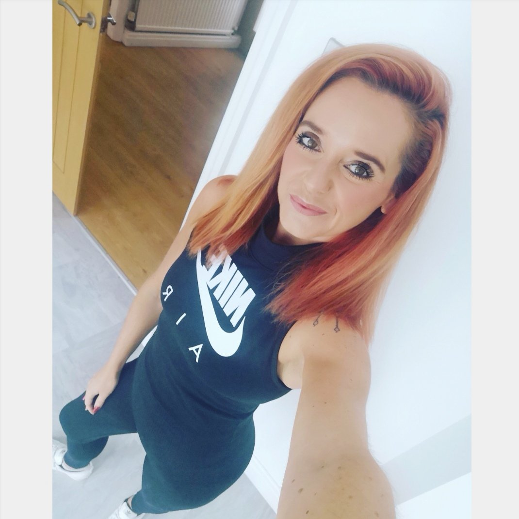 quigley_kirsty's tweet photo. Today I am channelling my inner Sporty Spice, always be #teamgeri though. #makeeveryoutfitcount #nopout #MondayMotivation #willrunlater #pleaserainfuckoff #MondayMood #legsfeelok 👌 https://t.co/83LryjHBNb