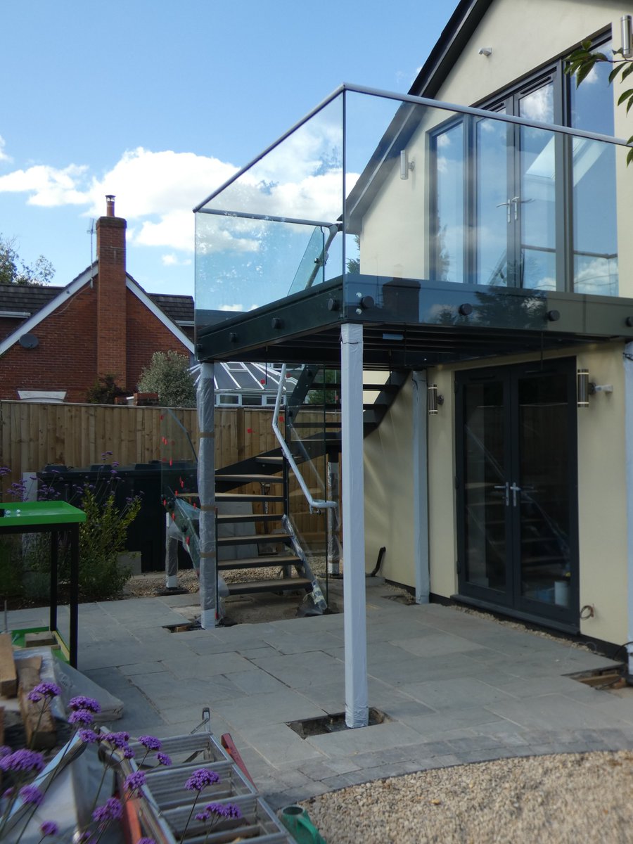 OzweldIntLtd's tweet photo. Just finished this stairwell and the glass on the balcony. splendid job if i do say so myself, one of our best ones. https://t.co/NK7UowMJq3