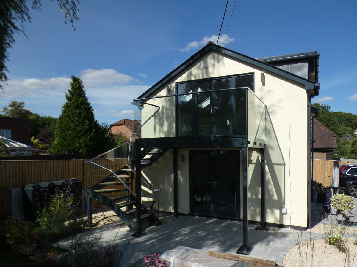 OzweldIntLtd's tweet photo. Just finished this stairwell and the glass on the balcony. splendid job if i do say so myself, one of our best ones. https://t.co/NK7UowMJq3