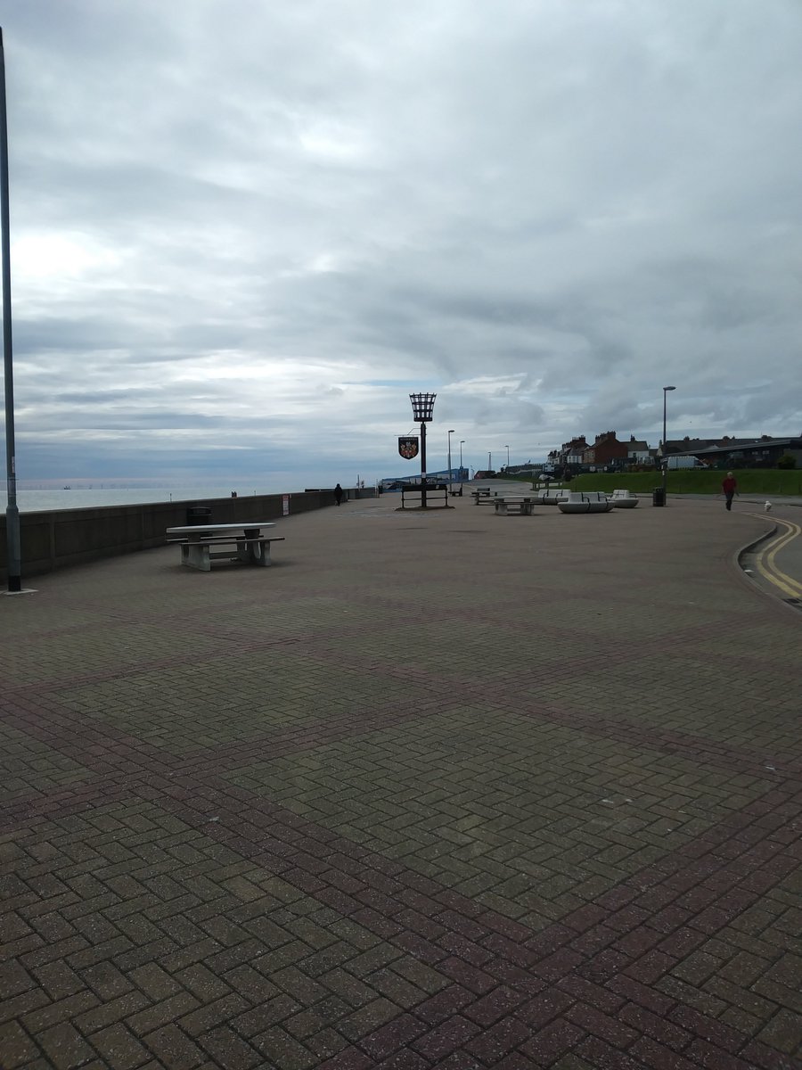 NHSYOURhealth's tweet photo. Why not celebrate national picnic month with a trip to the seaside :) Some members of our team took a trip around Withernsea and found some great spots to sit and eat. #NationalPicnicMonth #healthtrainers #Withernsea #seaside https://t.co/upxBD3Urt9