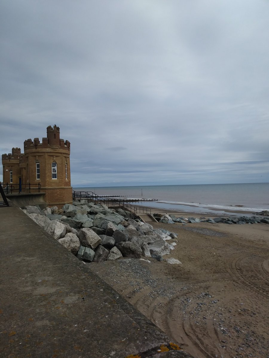 NHSYOURhealth's tweet photo. Why not celebrate national picnic month with a trip to the seaside :) Some members of our team took a trip around Withernsea and found some great spots to sit and eat. #NationalPicnicMonth #healthtrainers #Withernsea #seaside https://t.co/upxBD3Urt9
