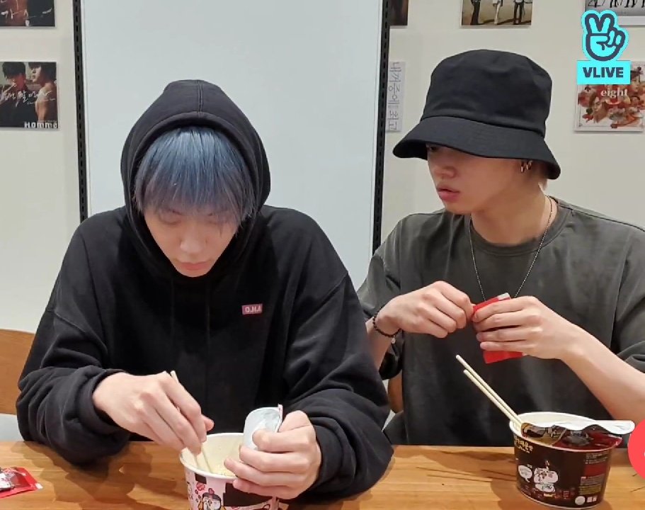 prodkthn's tweet photo. it's a date <3
#5MWITHTXT
#TXT5MPARTY
#TOMORROW_X_TOGETHER
#투모로우바이투게더
@TXT_members @TXT_bighit https://t.co/2v7cq0LeoX