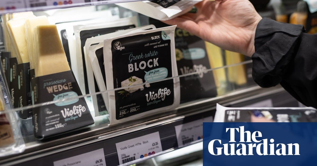 UK demand for new #vegan food products soars in #lockdown buff.ly/2WRWpZ6 via <a href="/guardian/">The Guardian</a> #foodtrends #foodnews