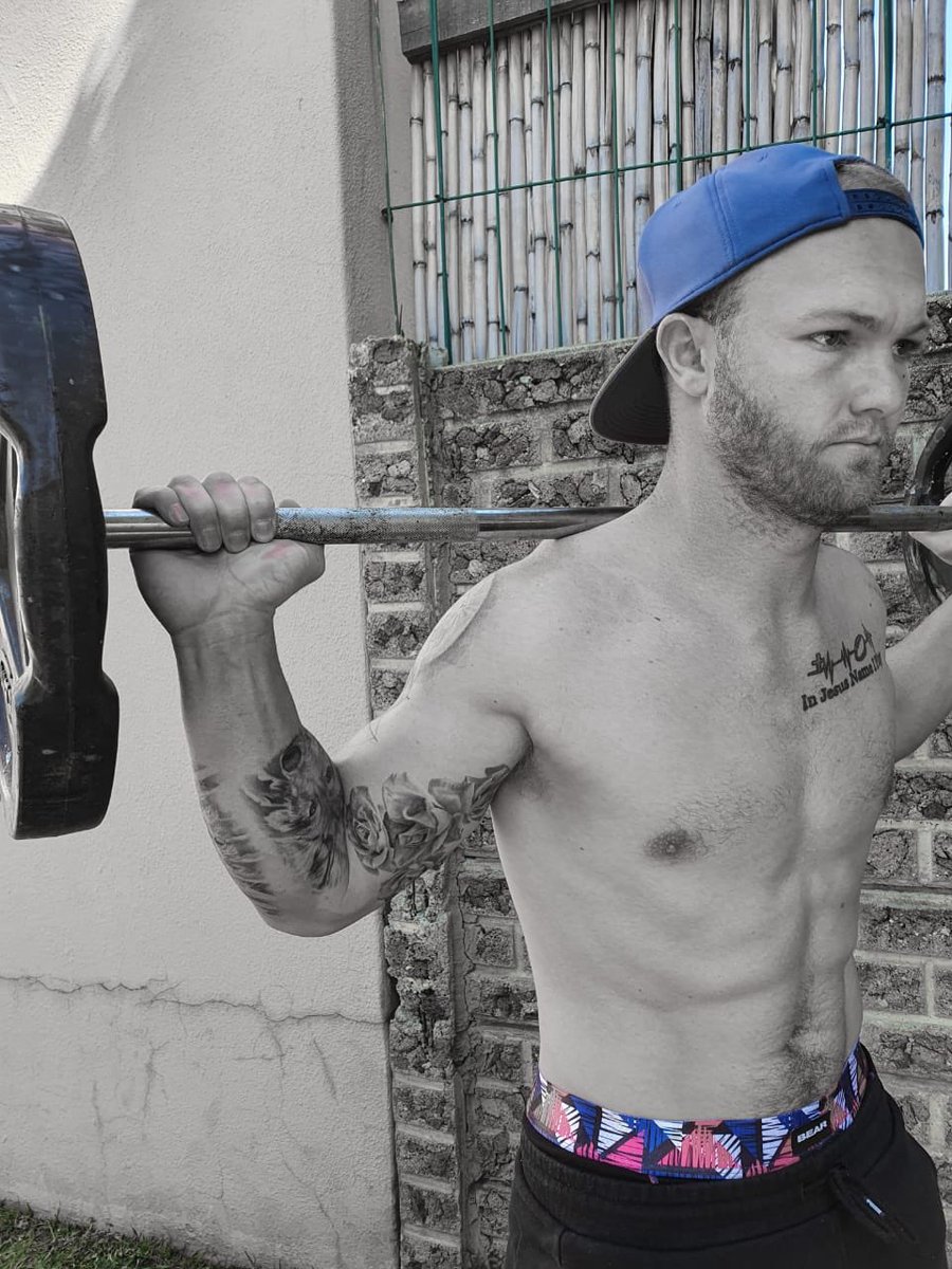 DillonSmit9's tweet photo. Don’t define your world in black and white, because there’s so much hiding amongst the greys 🎨
#monochrome
#bearunderwearSA
#liveincolour
#bearSA
#liveboldly https://t.co/iph25cR3Gw