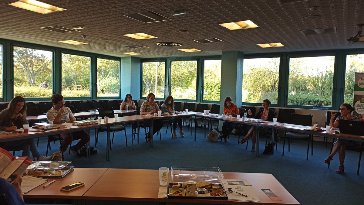 AS_Fievez's tweet photo. 📰📻🎥 Lancement des Carnets de Voyage @Bienvenueferme avec @Chambagri80_div sous forme d'un #Petitdéjeunerpresse ☕️🍞.
👉 L'occasion de faire un point sur le réseau #BAF du département, promouvoir la #Destination Somme et découvrir en dégustation nos produits locaux 🤗. https://t.co/Yf78Oetp3a