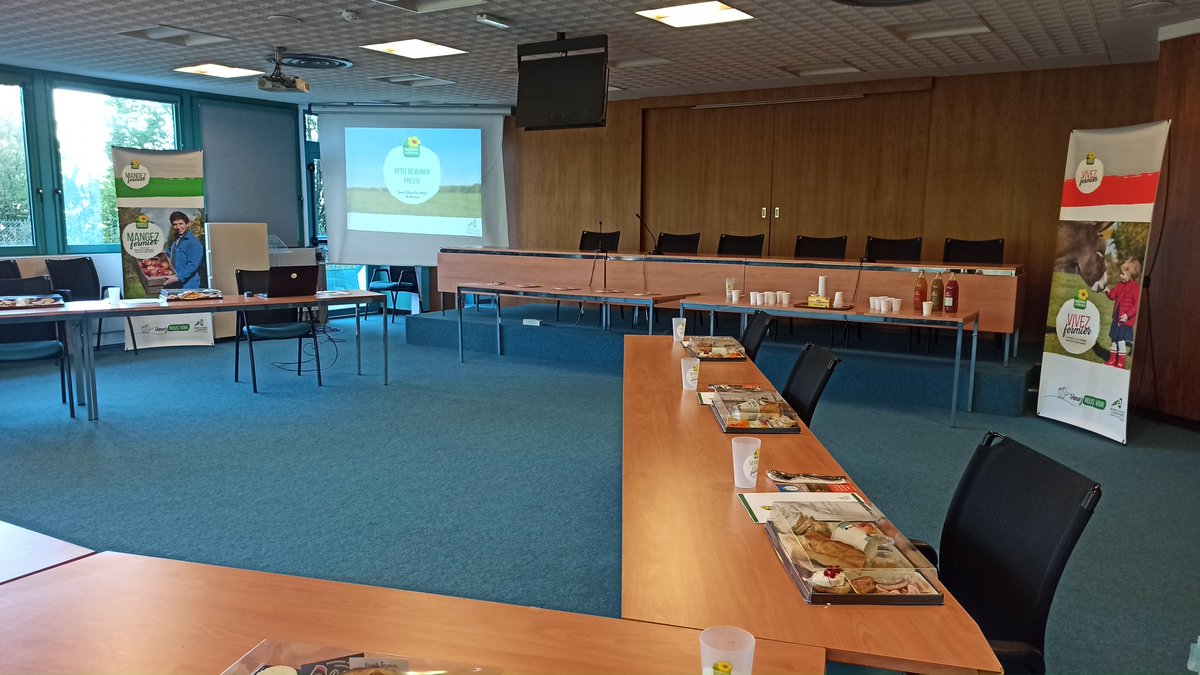 AS_Fievez's tweet photo. 📰📻🎥 Lancement des Carnets de Voyage @Bienvenueferme avec @Chambagri80_div sous forme d'un #Petitdéjeunerpresse ☕️🍞.
👉 L'occasion de faire un point sur le réseau #BAF du département, promouvoir la #Destination Somme et découvrir en dégustation nos produits locaux 🤗. https://t.co/Yf78Oetp3a