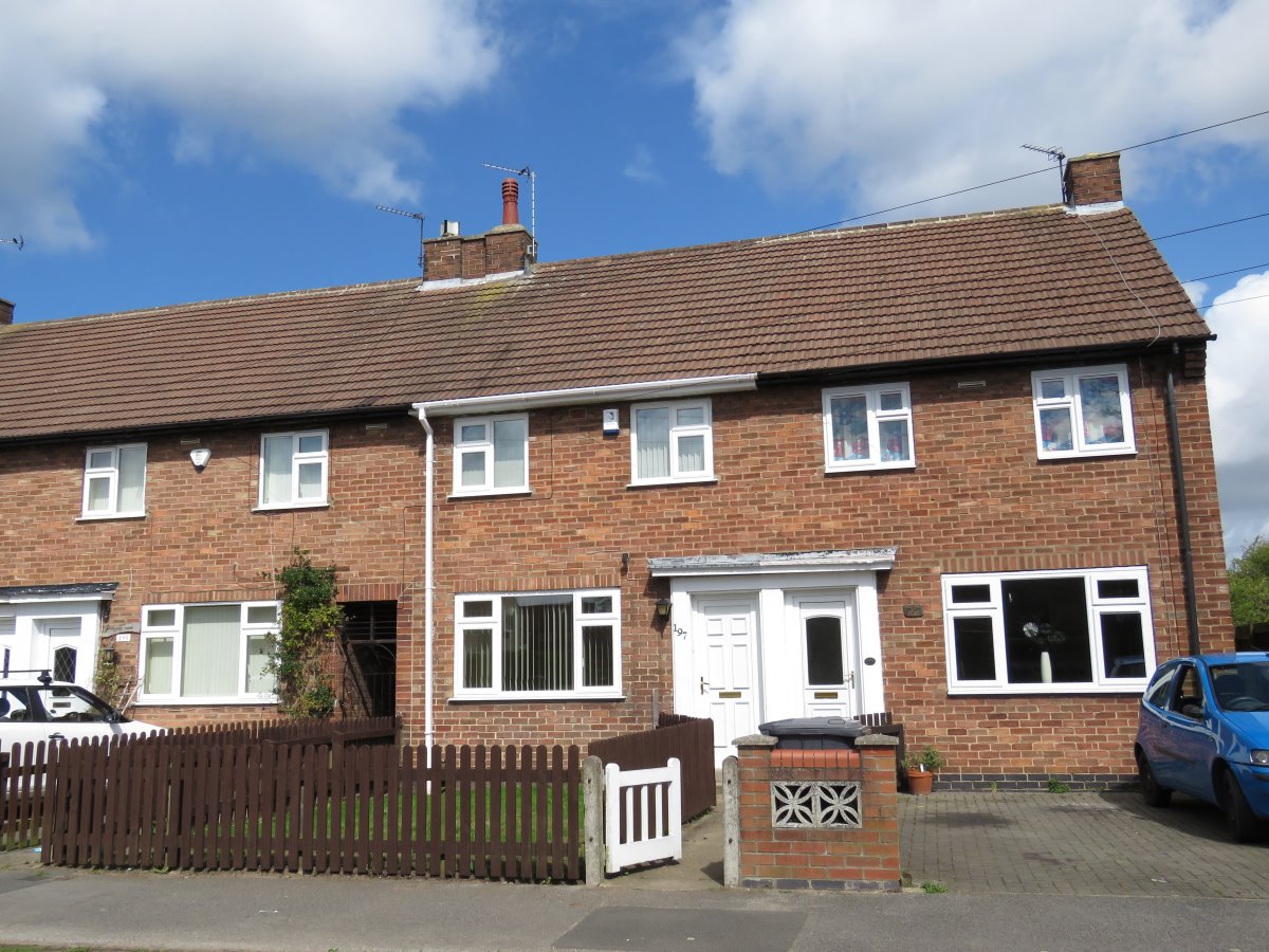 lettersyork's tweet photo. A good-sized rear garden,&amp; decking make this 2 double-bed Acomb gem a perfect summer home (ref 197): https://t.co/nGkrNO8joe https://t.co/PCS59dbXQl