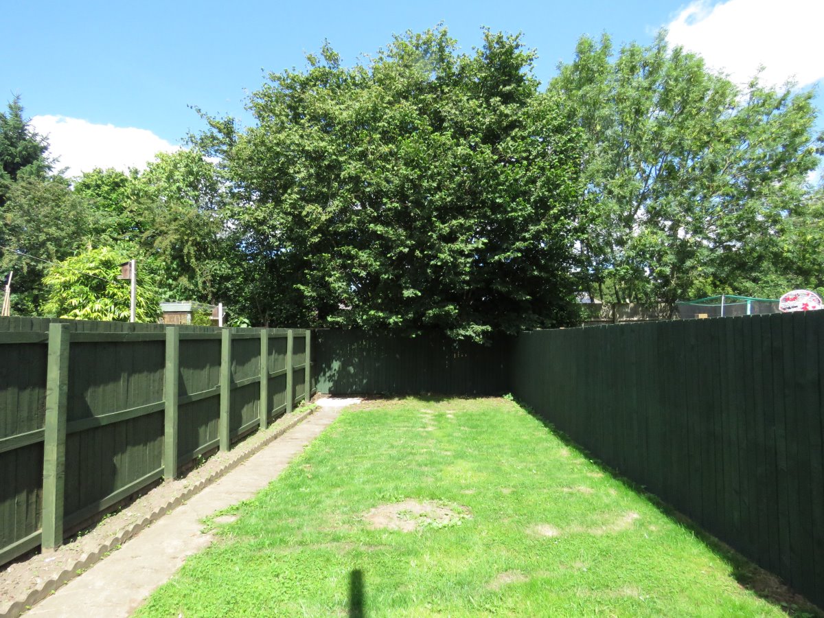lettersyork's tweet photo. A good-sized rear garden,&amp; decking make this 2 double-bed Acomb gem a perfect summer home (ref 197): https://t.co/nGkrNO8joe https://t.co/PCS59dbXQl