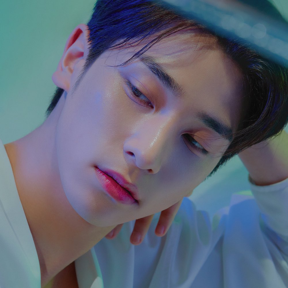 helpmeout1207's tweet photo. 광대야 너도 저기 옆집 ㅇㅜㅈㅡ네처럼 제2의인격컨셉어쩌구한번만내주면안될까... 
안겴x안겴 뚝딱... https://t.co/zaypL7d9WB