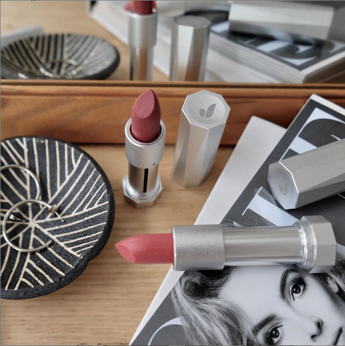 BeatTheBead's tweet photo. Looking to add #plasticfree lipsticks to your #makeup routine? 💄Then you must try lipsticks from Juni Cosmetics. They are determined to avoid #plastic at all costs; their lipstick bullet is made from 100% aluminum. Bonus: they're also #ZeroPlasticInside ✨https://t.co/pXZaX4VWh4 https://t.co/nBBCKjfgui
