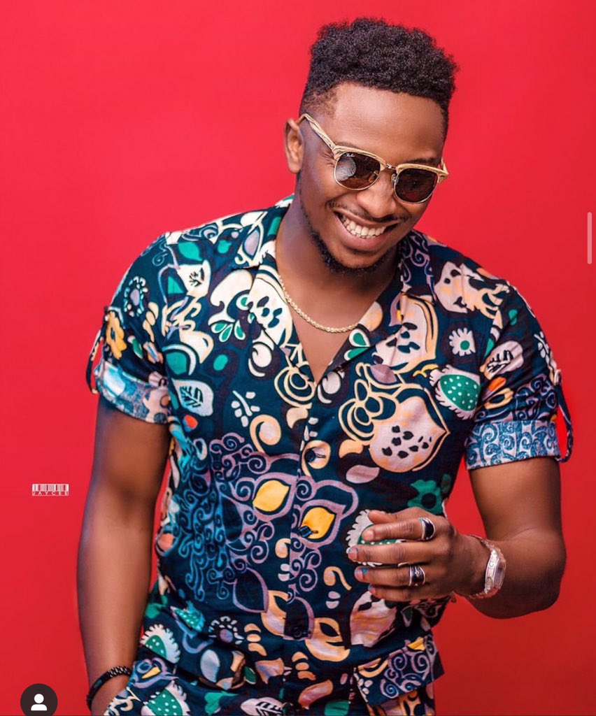 Sirdeebigbroth1's tweet photo. 3days to goooo💃🏽💃🏽💃🏽
The blvck Knight can wait for you guys to see his new product💃🏽💃🏽

Plus birthday again😩
Double celebration loading!!
Follow @knight_blvck 
#bbnaijialockdown #bbnaija #SirdeeXBlvckknight https://t.co/GHipK1glUS