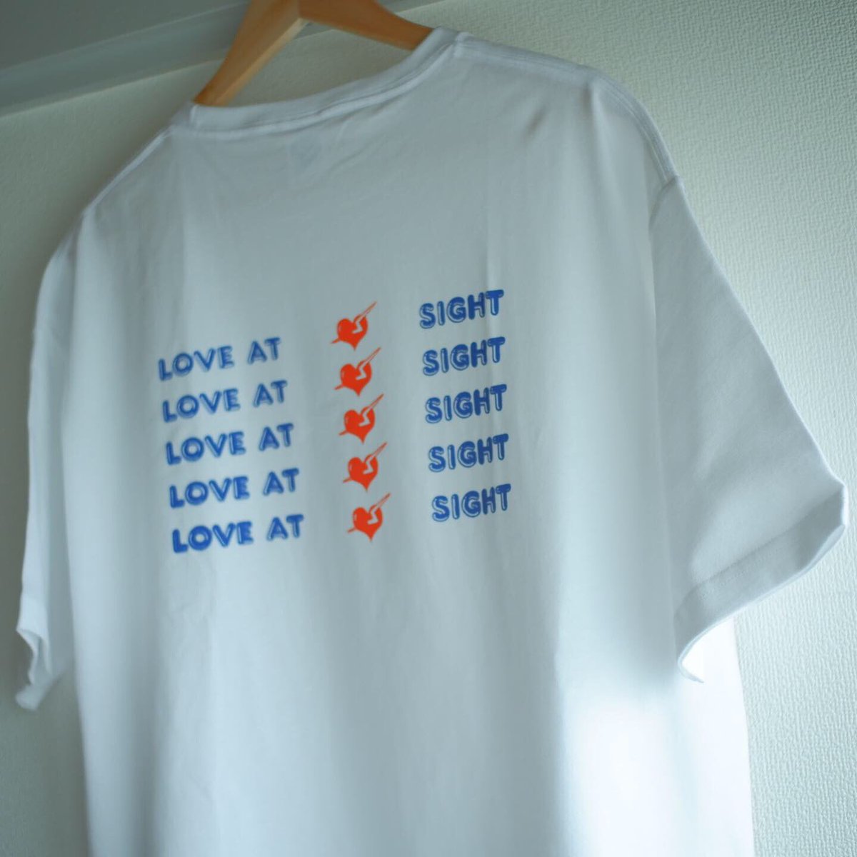 brch_gallery's tweet photo. 7/28〜
love at first sight(一目惚れ)
T-shirt
プリントの色選択可能✏️
¥3,600(送料別)
#デザインtシャツ #オリジナルtシャツ #tシャツコーデ #tshirt #オーバーサイズ #ビッグt #ビッグシルエット #イラスト #古着女子 #メンズライク #バックプリント #白t #brch #ロゴt #minne https://t.co/yWGiQ5CVce
