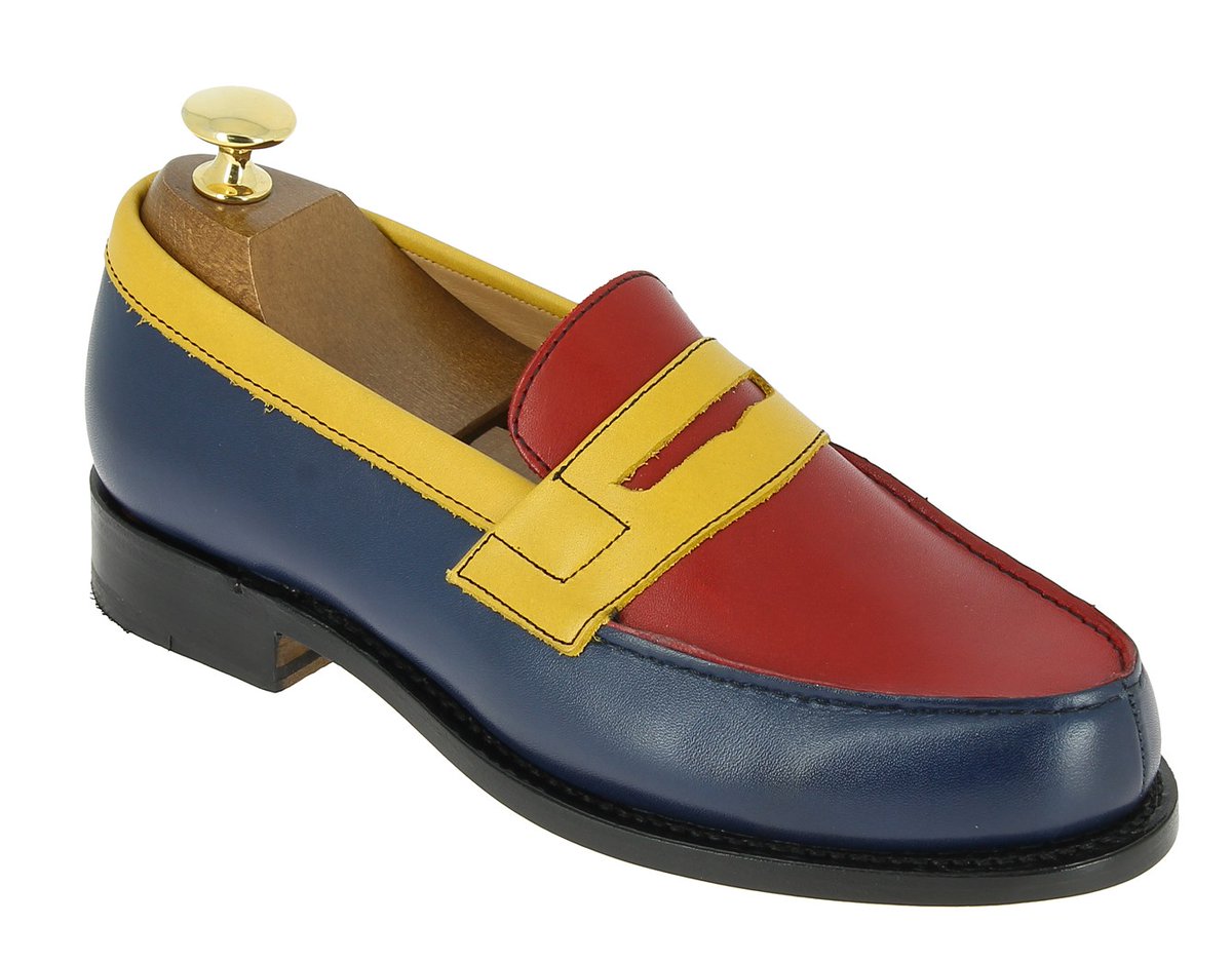 Center51_Paris's tweet photo. Center 51 vous présente le modèle Mocassin Femme Center 51 0622 Wendy cuir multicolore marvel à 149,00 € #center51 #chaussures #KFC #blackfa https://t.co/x8JBp3HS9V