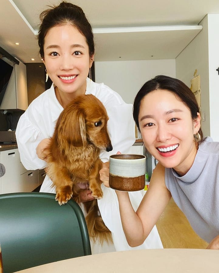 Hyunjinies's tweet photo. #JeonHyebin instagram - #SeoHyunJin #JeonHyeBin #KiEunSe and #Shideo🐶 at Hyun Jin's home today
https://t.co/AN5paBCPZy
#서현진 #SeoHyunJin #徐玄振 #ソ・ヒョンジン
"Hyunjinie cooked food for us.
When she told us to come, me and Eun Se rushed to her excitedly. https://t.co/5tAk3H5Wqn