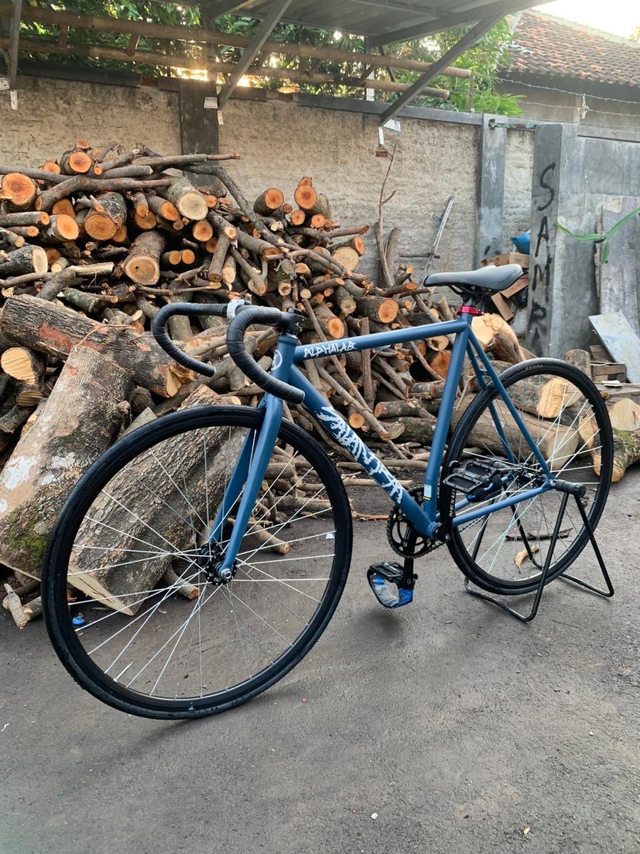 duasatuu_'s tweet photo. DIJUAL!
Full Bike Fixed Gear
- Frame SATANTRAX by Alphalabcrew (size 52)+ Fork Aluminium by Alphalabcrew
- Stem: FSA
- Ban luar: Kenda
- Crank: Nexus
- Saddle: Polygon
Lokasi: Cirebon
IDR 5.500.000 (Nego)
#fnfjb #fixedgear #JualSepeda #jualfixie #jualfixedgear https://t.co/s8A98kC6yx