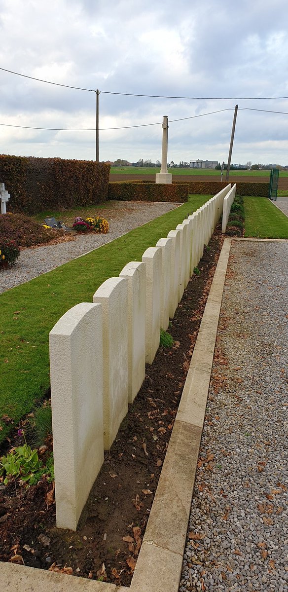 BBTLLP's tweet photo. #PicOfTheDay #Warhem communal @CWGC #Cemetery #Nord #France. Off the beaten track & just 7 miles from the #beaches of #Dunkirk, Warhem was part of the corridor held open by allied forces as thousands retreated to the coast. Nearly 90 men now stand easy here including 7 #Airman. https://t.co/xc5audHGtc