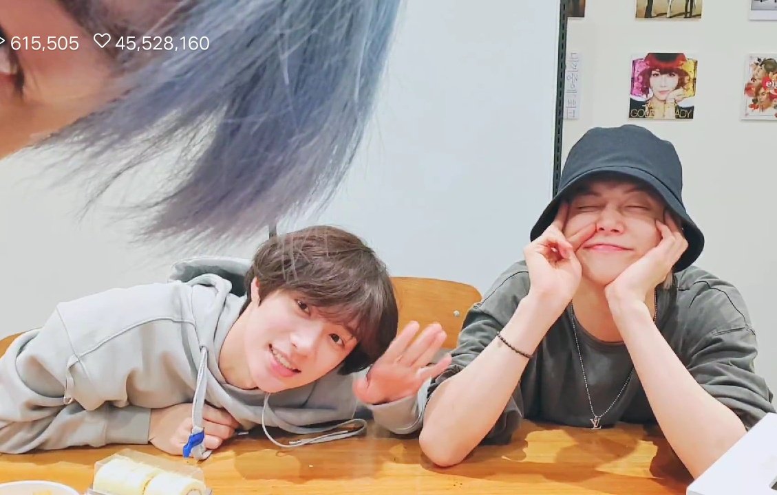 prodkthn's tweet photo. cutieees!!! 🥺
#5MWITHTXT
#TXT5MPARTY
#TOMORROW_X_TOGETHER
#투모로우바이투게더
@TXT_members @TXT_bighit https://t.co/eRU1fIpl4K