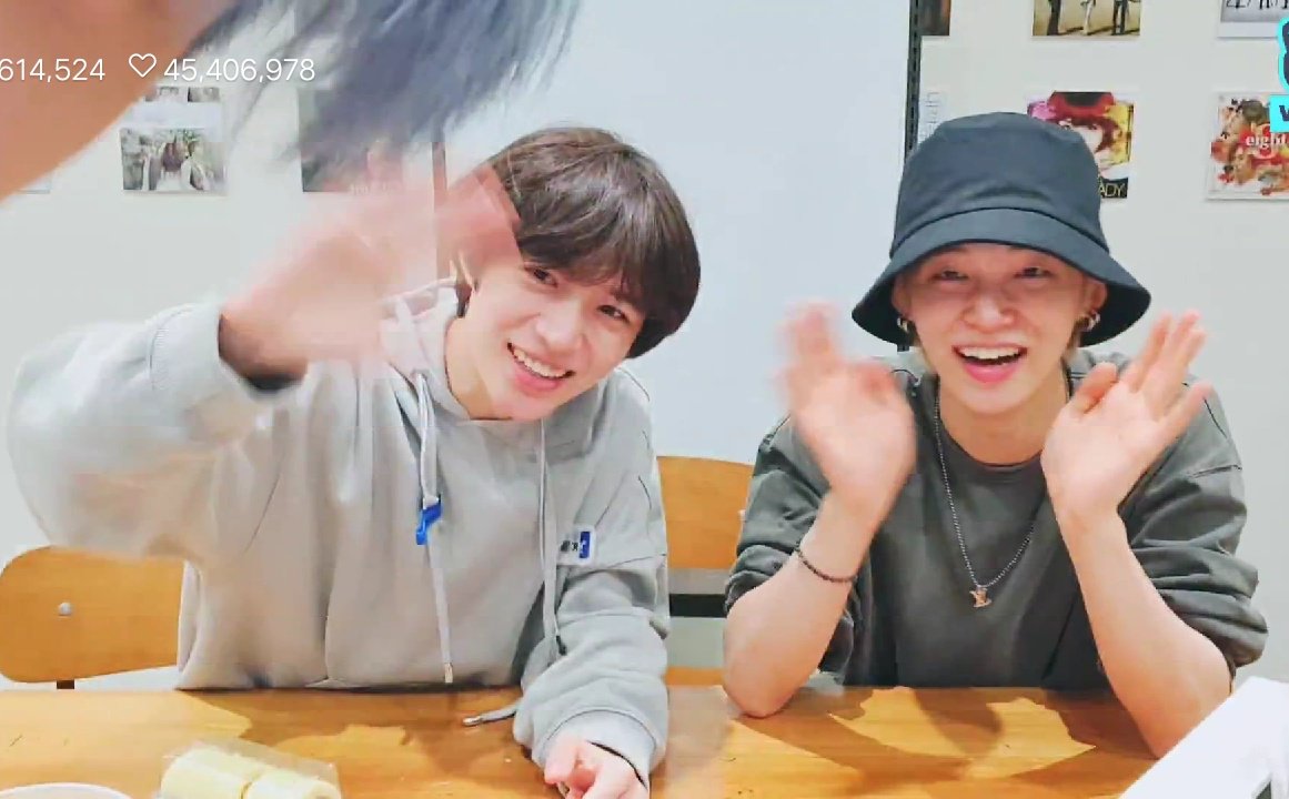 prodkthn's tweet photo. cutieees!!! 🥺
#5MWITHTXT
#TXT5MPARTY
#TOMORROW_X_TOGETHER
#투모로우바이투게더
@TXT_members @TXT_bighit https://t.co/eRU1fIpl4K